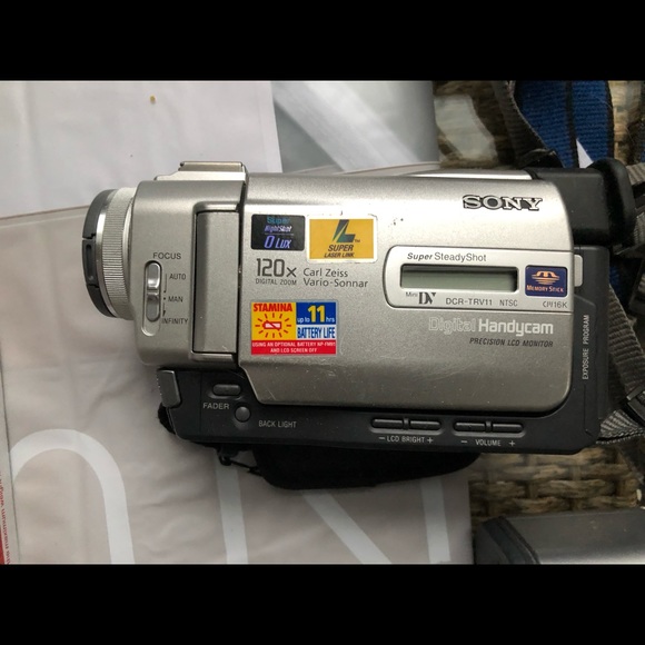 ATTENTION PHOTOGRAPHY ENTHUSIASTS Camera bundle - Picture 3 of 5